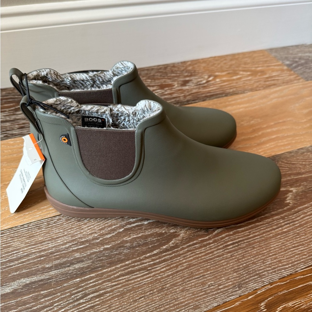 Bogs Sweetpea II Women's Plush Waterproof Chelsea Rain Boots NWT - Picture 2 of 12
